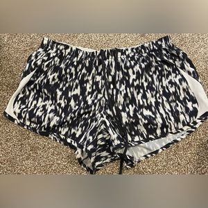 Nike women’s size large shorts